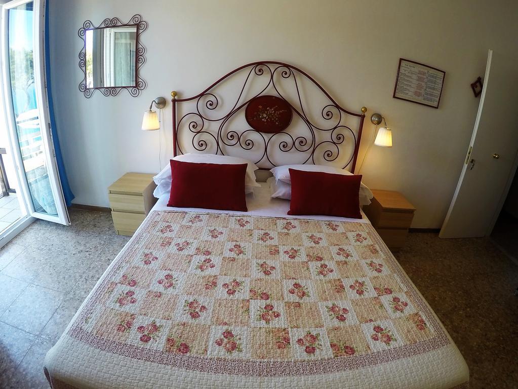 Bed and Breakfast Sea View Sirolo Di Amedeo Exterior foto